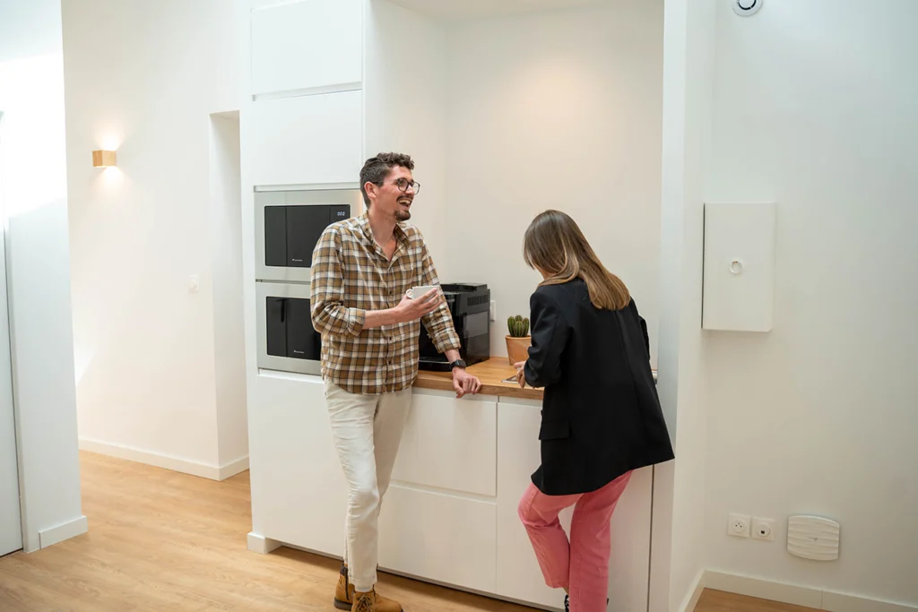 attraction-bureaux-location-de-bureaux-privatifs-a-toulouse-coin-cuisine-machine-a-cafe-micro-ondes-evier-partage-collaborateurs