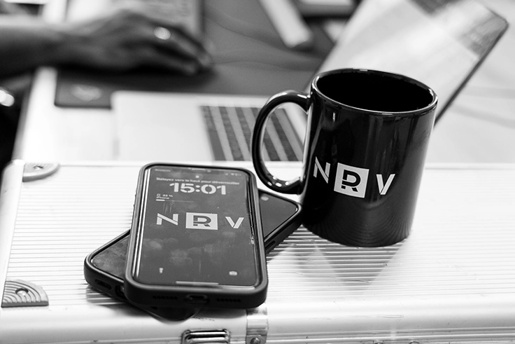 network reach visibility téléphone tasse ordinateur nrv